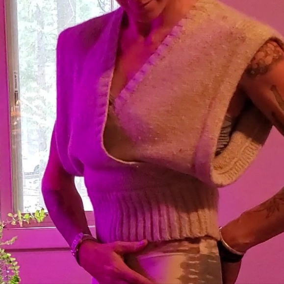 I.B. Diffusion cropped pullover sweater vest - Picture 1 of 4